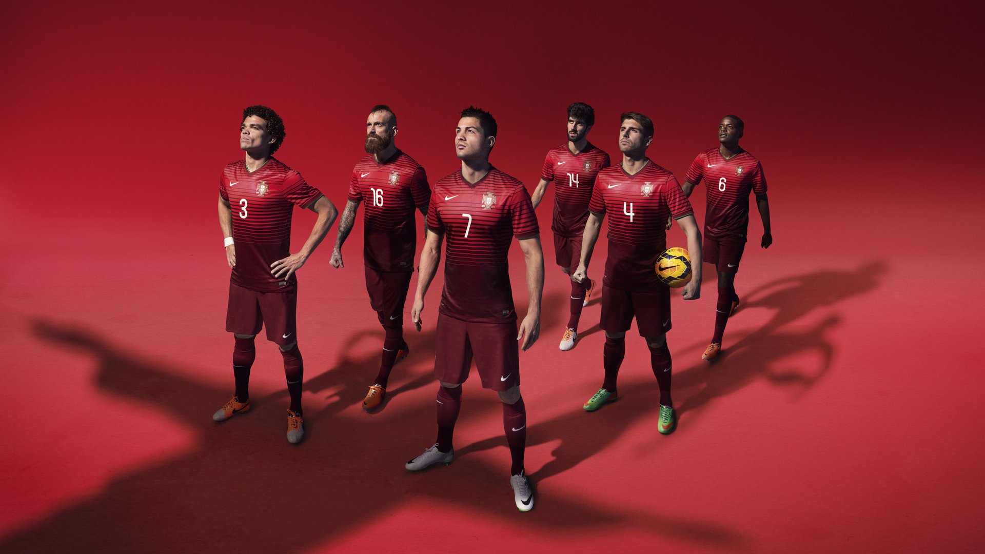 特斯·冯·迪克:富有创造力的中场球员,常常打破对方防线,冯斯特拉克家族