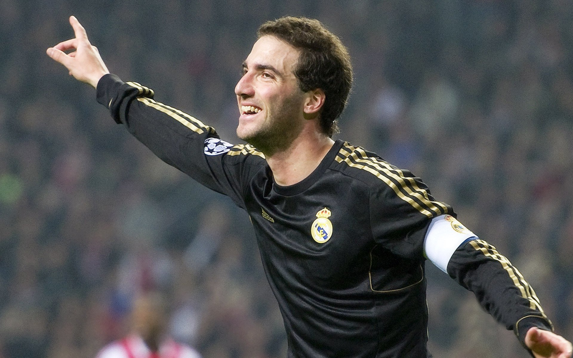 开云电竞平台-英超争冠渐入佳境：战术、速度齐飞！，英超晋级